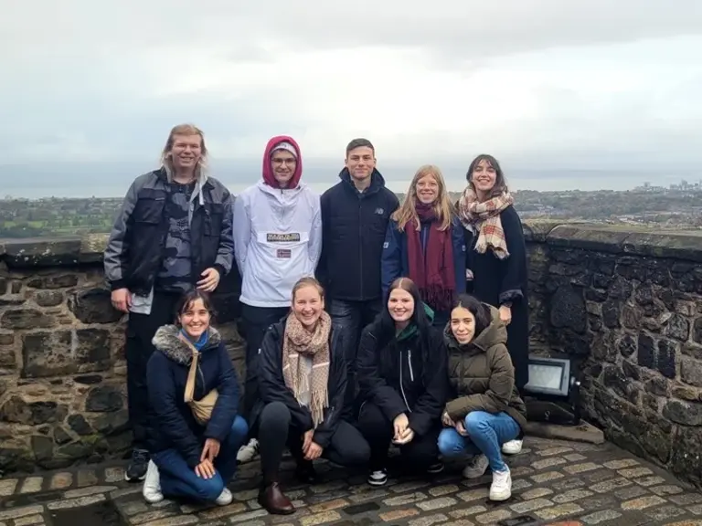 Gruppenbild Azubifahrt Edinburgh 2023 Wolters Rundreisen